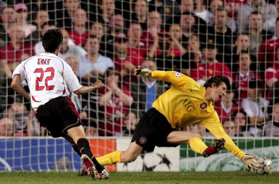 Il 24 aprile 2007 Kakà segna un gol strepitoso a Old Trafford: finirà 3-2 per lo United nella semifinale d&#39;andata. Ap